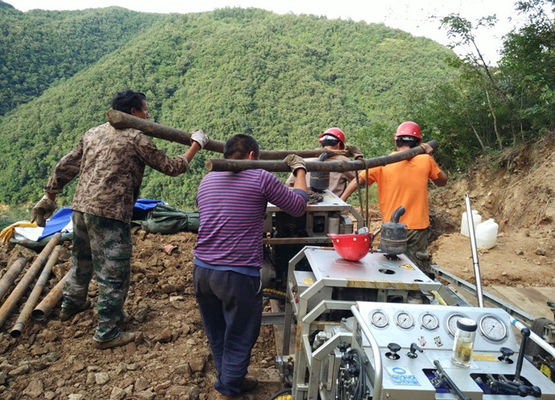 Btw 300m พกพา Core Drill Rig ครบถ้วนไฮดรอลิก แอลูมิเนียมสกัดลอก Chassis